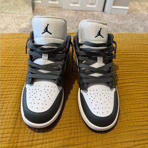 Size 7 “big boy”/mens 7/women’s 8.5 Nike Air Jordan’s!!